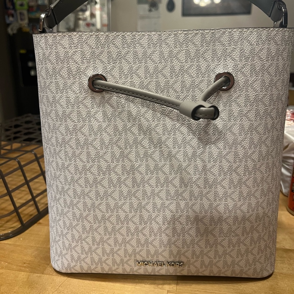 Slightly used Michael Kors bag, used a couple times.